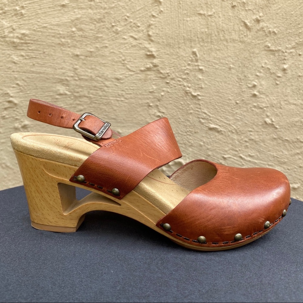 Dansko sandals leather size 6